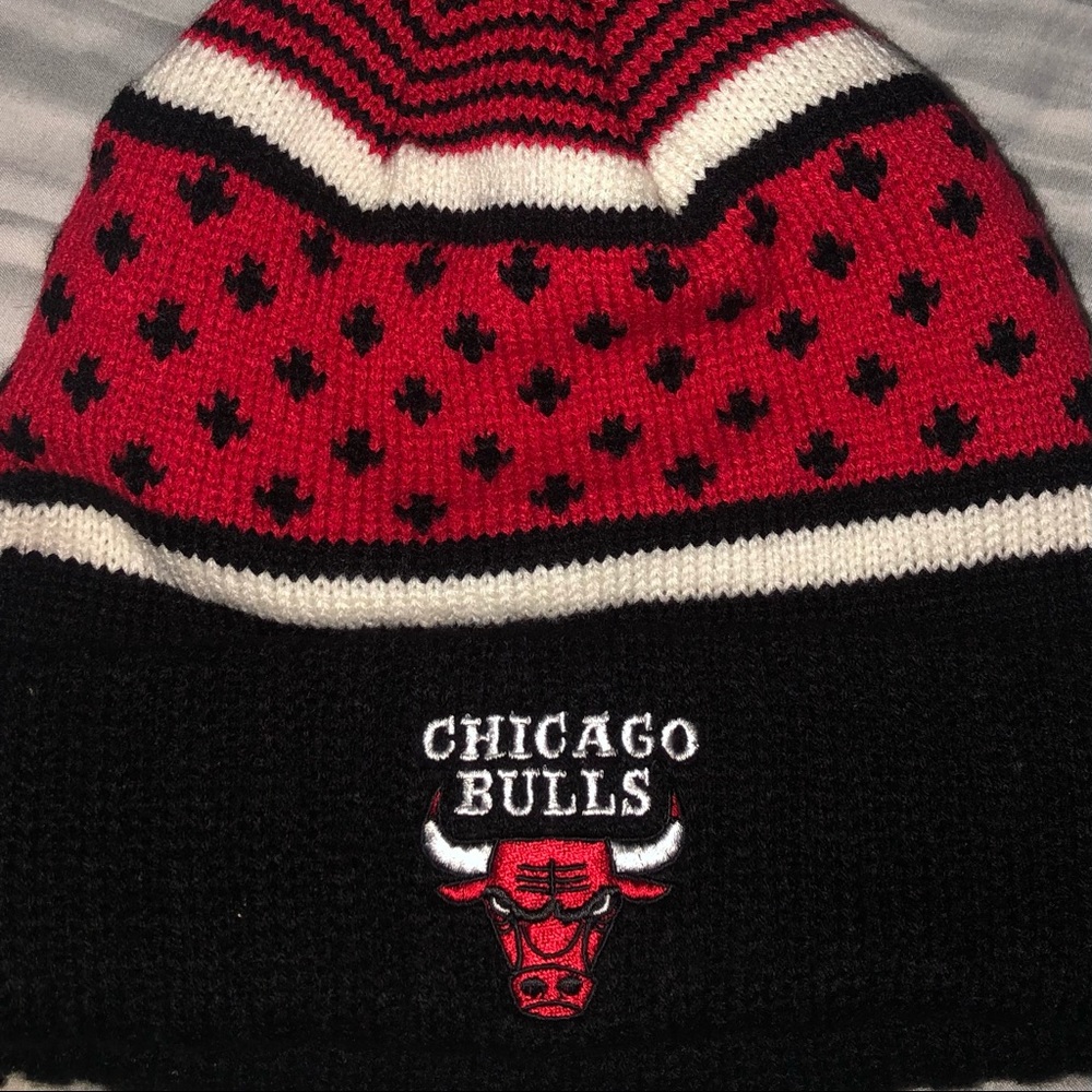 NBA Chicago Bulls Winter Hat New With Tags - Red , Black, Whitevery comfortable - Picture 4 of 8